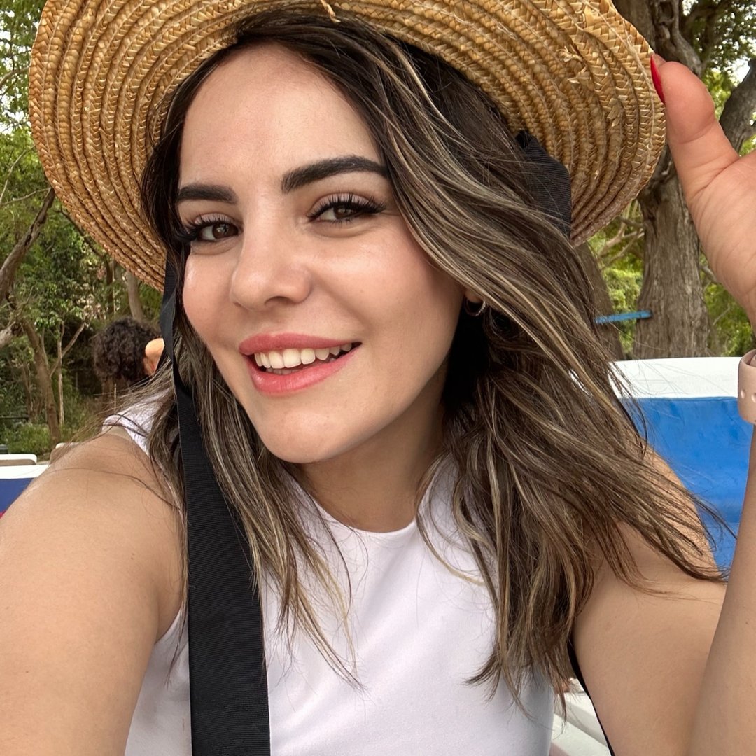 Canan Tüzüner — kurucu & rehber